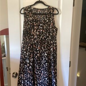 Chic Sleeveless Black and Tan Midi Dress